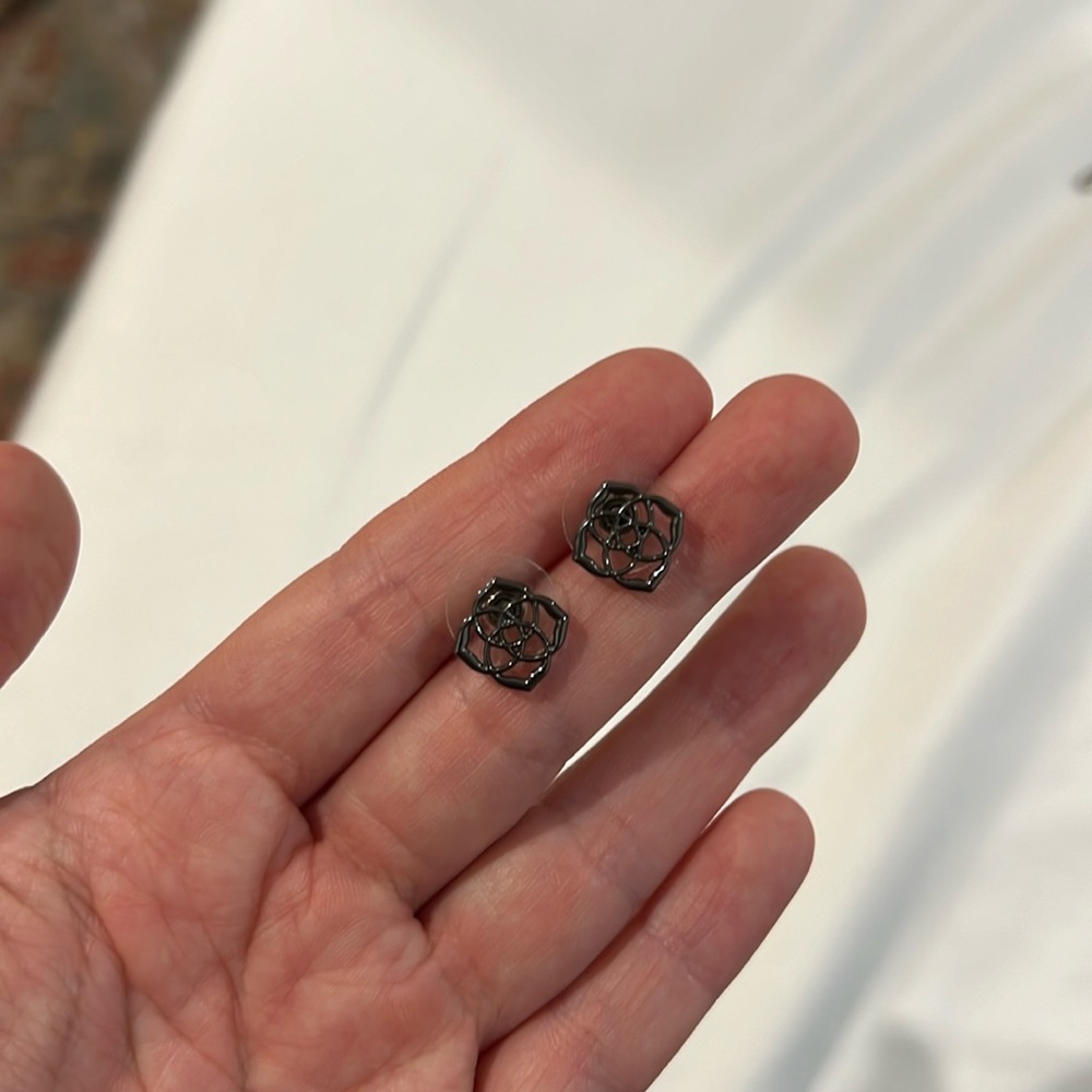 Kendra Scott symbol stud
